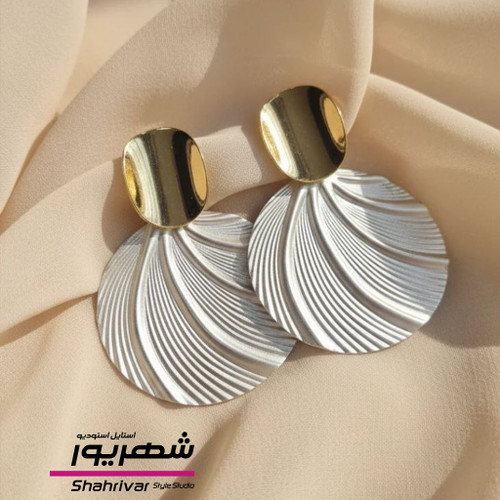 گوشواره میخی طلایی و صدفی زنانه بزرگ