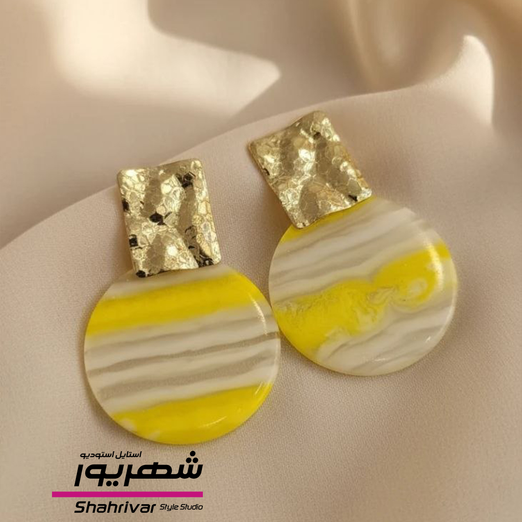 گوشواره میخی طلایی چکشی رزینی زرد و سفید زنانه