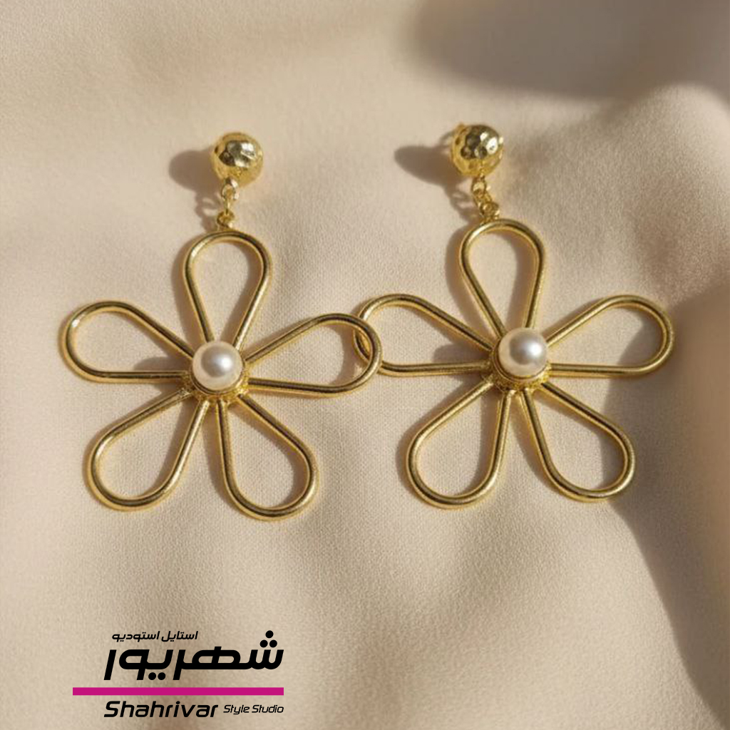 گوشواره میخی گل بزرگ طلایی و صدف زنانه