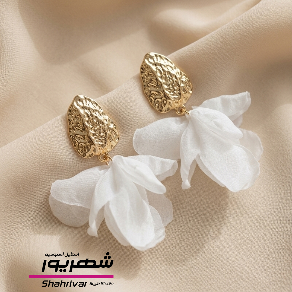 گوشواره میخی طلایی دفرمه گل پارچه ای